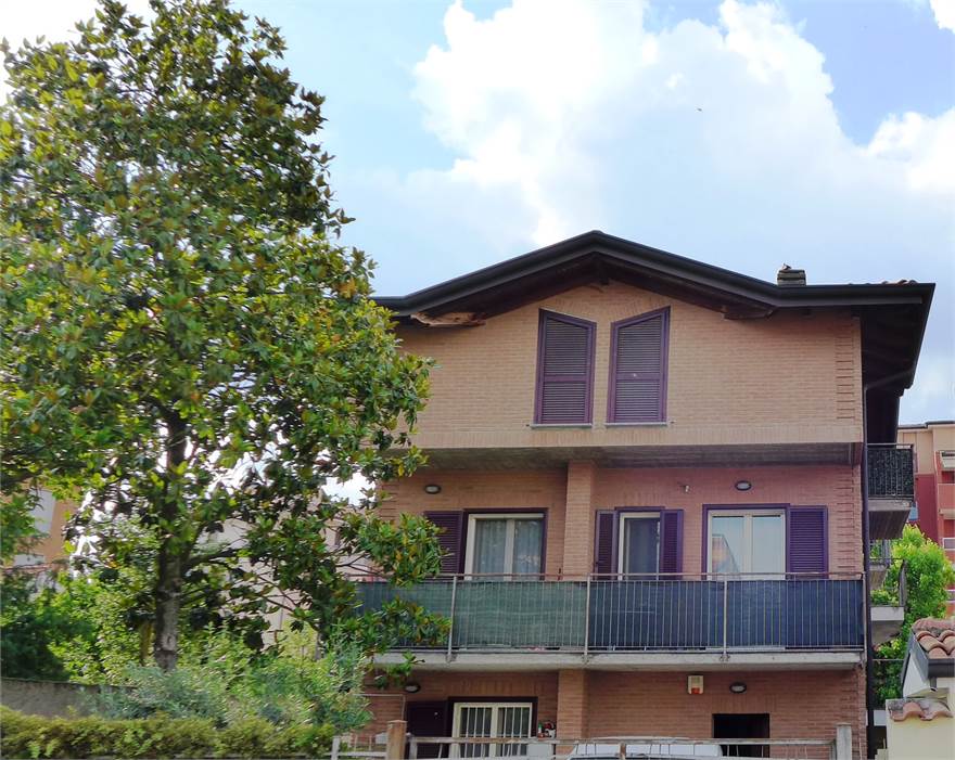 palazzina 8 famiglie
