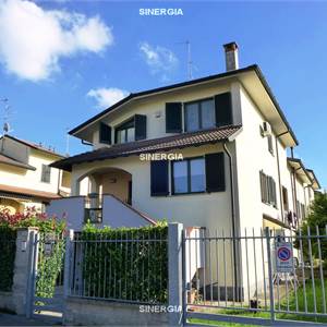 Villa In Vendita a Abbiategrasso