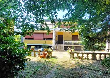 VILLA IN CENTRO
