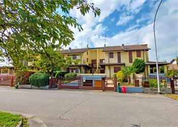 VILLA A SCHIERA - 196 MQ.