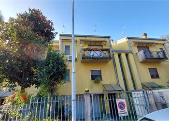 VILLA A SCHIERA DI QUATTRO LOCALI - 155 mq.