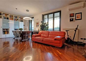 Zona Piscina - 3 LOCALI 99 MQ con Box