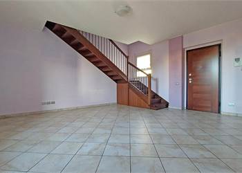 ULTIMO PIANO 3 LOCALI CON BOX