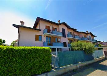 3 LOCALI CON BOX E CANTINA