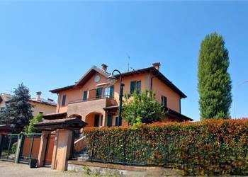 VILLA  IN CLASSE A - Porzione di Bifamigliare