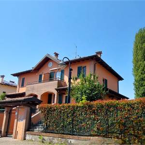 Villa Bifamiliare In Vendita a Abbiategrasso