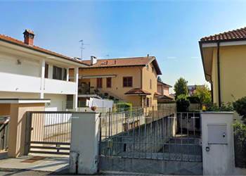 3 locali con ampio sottotetto