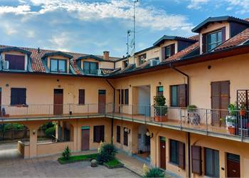 TRE LOCALI DOPPI SERVIZI